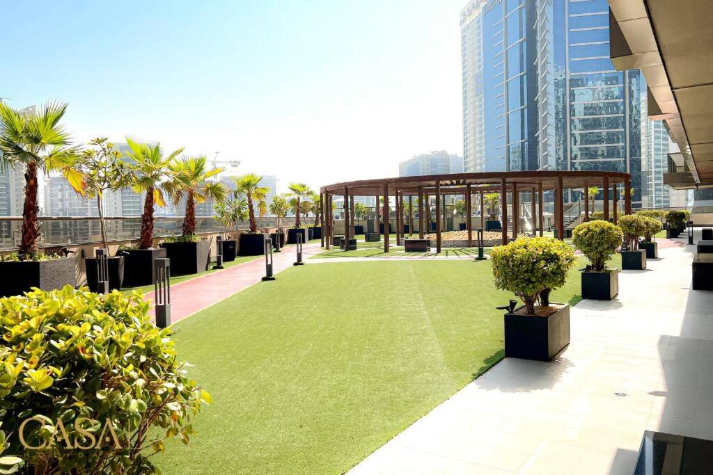 Lovely Big Studio W/ Burj Khalifa View In Downtown Дубай Экстерьер фото