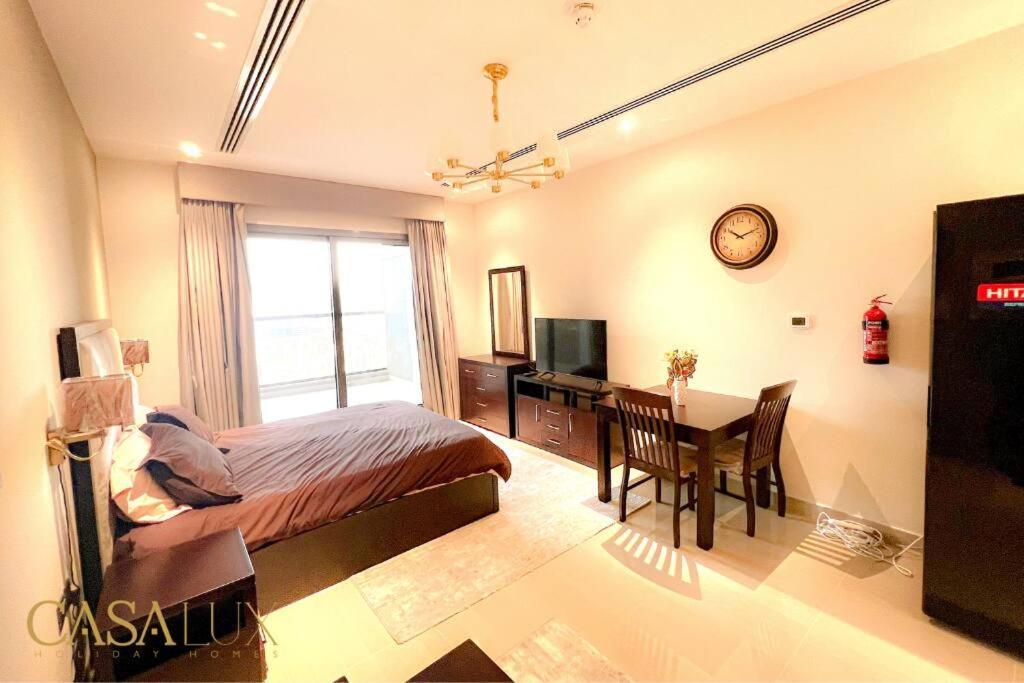 Lovely Big Studio W/ Burj Khalifa View In Downtown Дубай Экстерьер фото